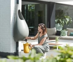 Elho Pure Raindrop 70L - Geel/Oker -Gardena Winkel 1200x1028 1