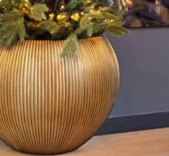 Capi Europe - Vaas Bol Groove XL - 63x51 - Goud - Bloempot Voor Binnen - Opening ⌀42 - GVGB271 -Gardena Winkel 1200x1110 2