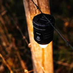Favour L1061 Camping Lamp LED, 875 Lumen, IP64, Waterdicht, Draagbare Kampeerlamp, Tentlamp, Schokbestendig, 4 Verschillende Lichtmodi Incl Kaarslicht-modus, Afneembaar Deksel, Handig & Compact Formaat -Gardena Winkel 1200x1200 101