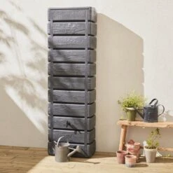 Regenton Muurtank, Grandval 300L, Antraciet Kunststof, Imitatiehout, Met Gootaansluitset Inbegrepen 12 Regenton Muurtank, Grandval 300L, Antraciet Kunststof, Imitatiehout, Met Gootaansluitset Inbegrepen -Gardena Winkel 1200x1200 732