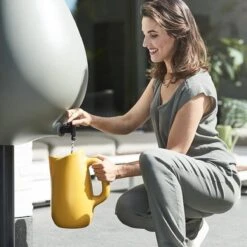 Elho Pure Raindrop 70L - Geel/Oker -Gardena Winkel 1200x1200 747