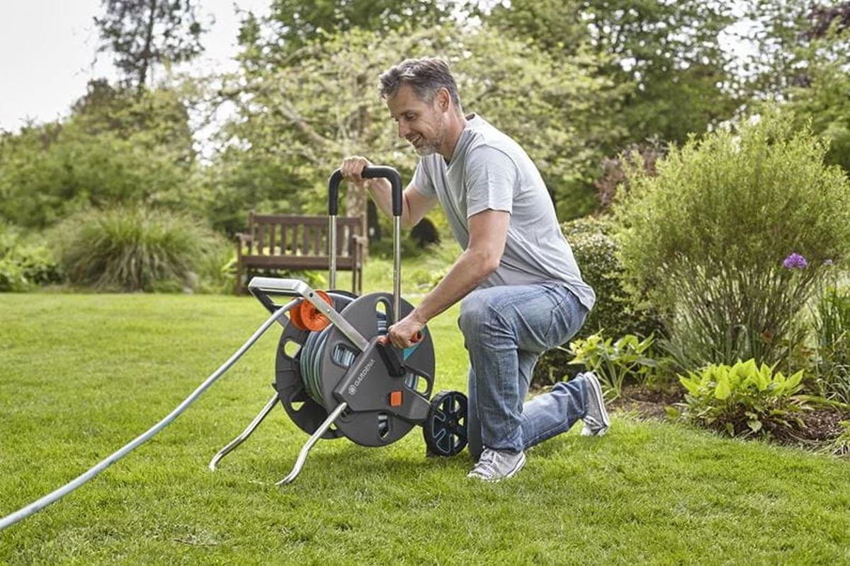 GARDENA - AquaRoll L CleverRoll L Easy Set Slangenwagen - Maximaal 50 Meter - Verstelbare Handgreep 8 GARDENA - AquaRoll L CleverRoll L Easy Set Slangenwagen - Maximaal 50 Meter - Verstelbare Handgreep - Afbeelding 6