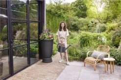 Elho Green Basics Regenton Plus 105 - Regenton Voor Kweken En Oogsten - Ø 58.4 X H 80.4 Cm - Zwart/Living Black -Gardena Winkel 1200x801 4