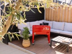 AXI Retro Cooler Rood - Koeler Met Wielen - 76L Inhoud - Koelbox Met Aftapkraan -Gardena Winkel 1200x900 22