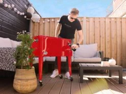 AXI Retro Cooler Rood - Koeler Met Wielen - 76L Inhoud - Koelbox Met Aftapkraan -Gardena Winkel 1200x900 26