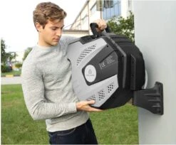 CoolHome Wandslangenbox 15 Meter + 1,5 Meter - Tuinslang Met Haspel- Slangenhouder 180° Draaibaar - Tuinslanghaspel Zwart - Grijs 17 CoolHome Wandslangenbox 15 Meter + 1,5 Meter - Tuinslang Met Haspel- Slangenhouder 180° Draaibaar - Tuinslanghaspel Zwart - Grijs -Gardena Winkel 1200x992 3