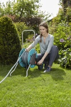 GARDENA - AquaRoll CleverRoll S Set Slangenwagen - Incl. 20 M Slang - Maximaal 40 M Opbergcapaciteit 28 GARDENA - AquaRoll CleverRoll S Set Slangenwagen - Incl. 20 M Slang - Maximaal 40 M Opbergcapaciteit -Gardena Winkel 798x1200 2